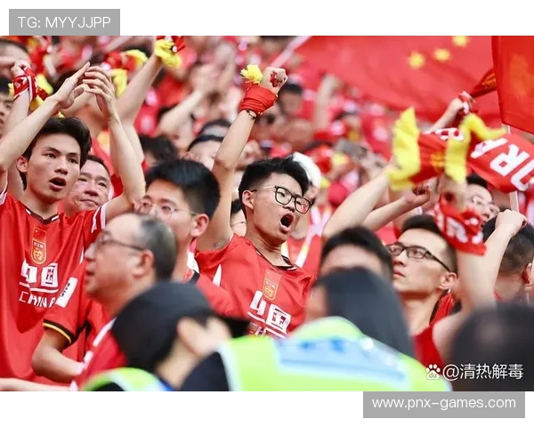 东亚杯看台合唱震场国足收获第十二人